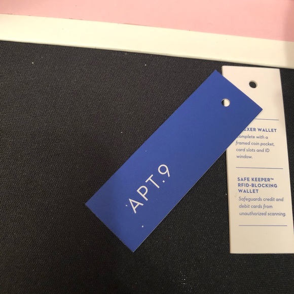 NWT Floral APT.9 Indexer Wallet - Picture 6 of 8